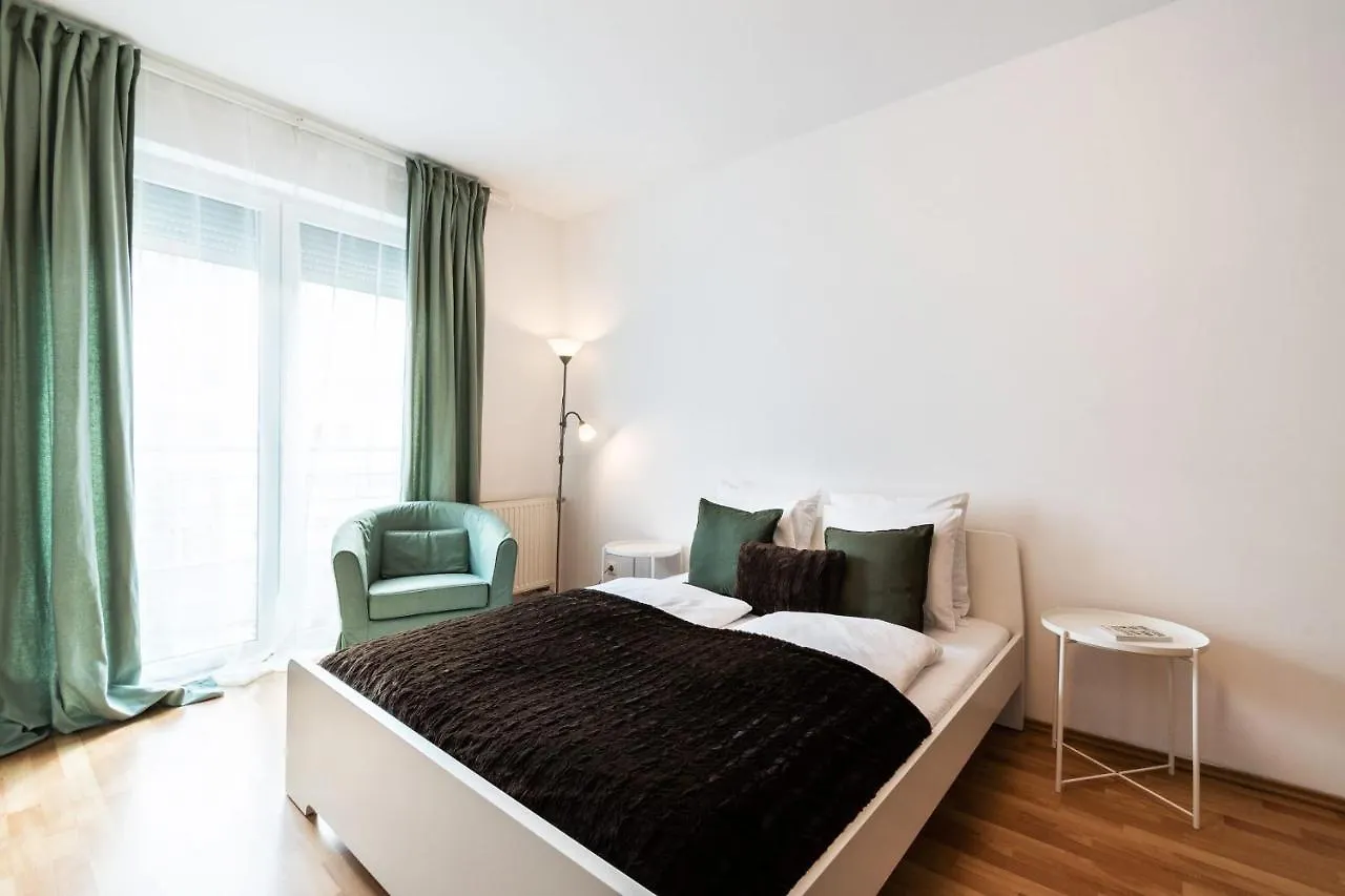 Pleasant & Comfy Apartment In Super Location Budapest