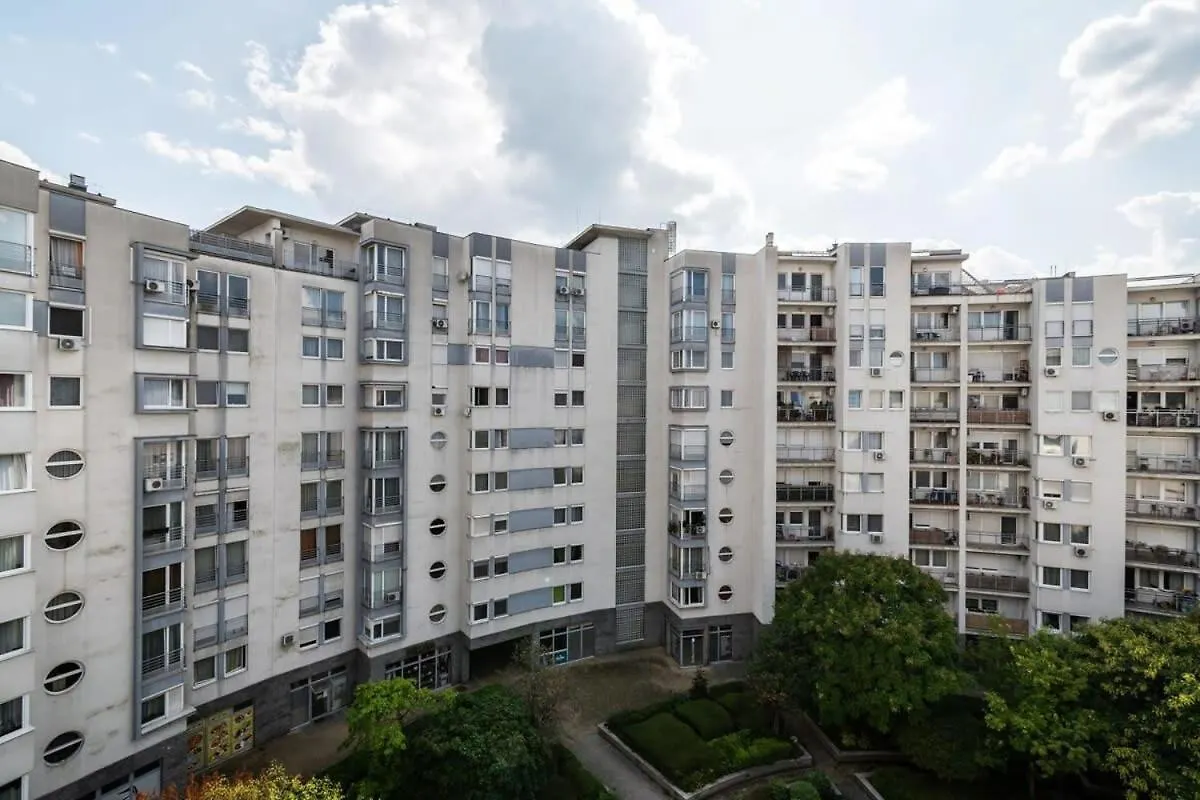 Pleasant & Comfy Apartment In Super Location Budapest